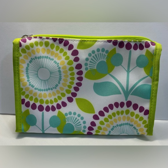 Clinique 5 bags with beauty products - Picture 12 of 15